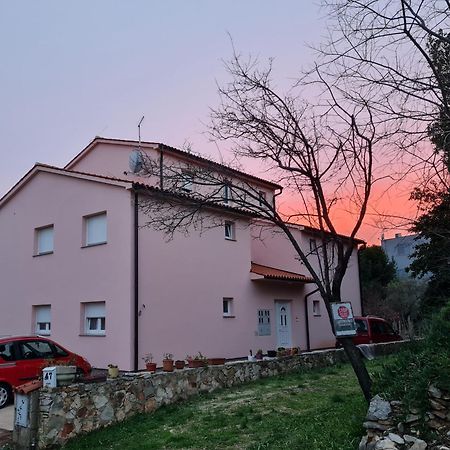 Apartment Nora Near The Beach Pula Bagian luar foto