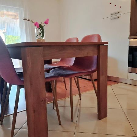Apartment Nora Near The Beach Pula Bagian luar foto
