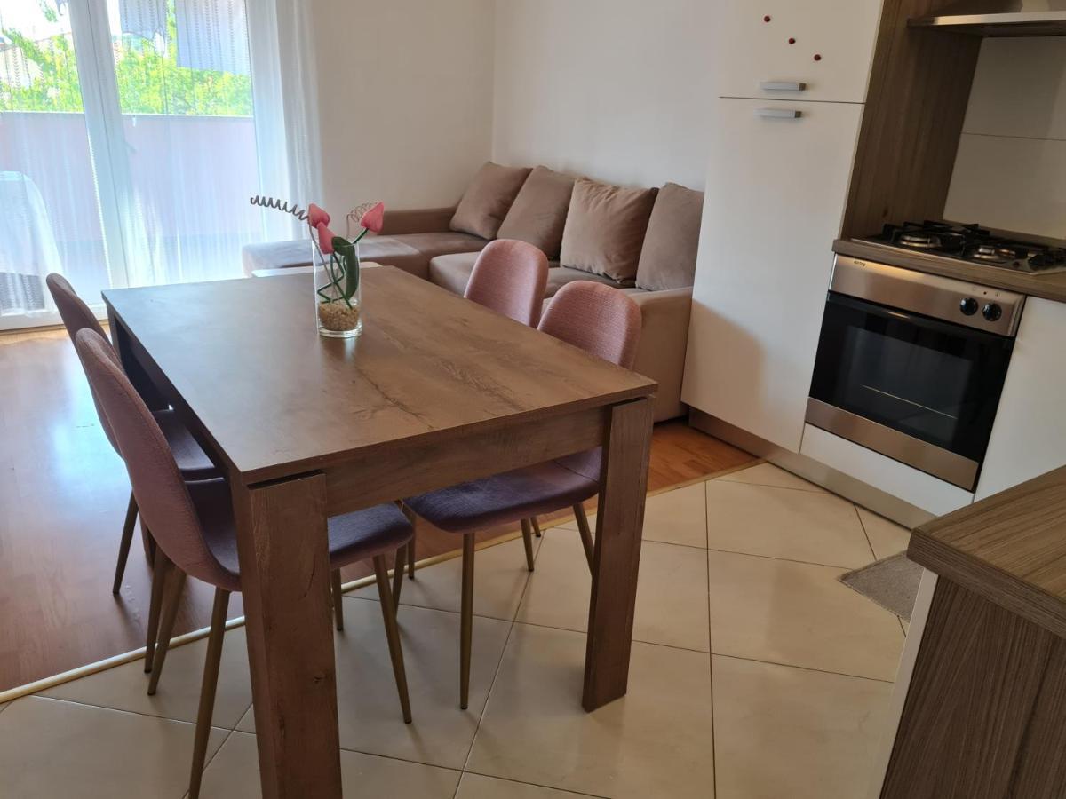 Apartment Nora Near The Beach Pula Bagian luar foto