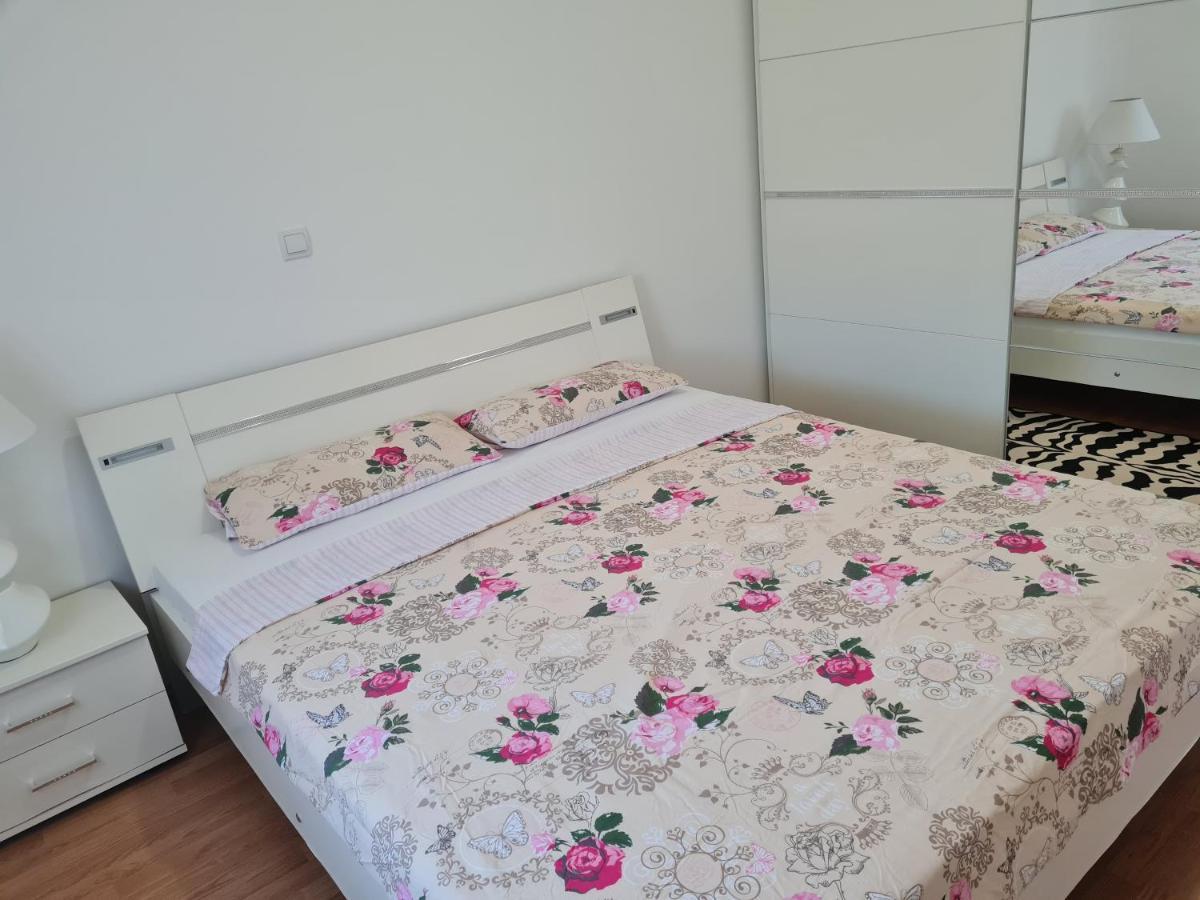 Apartment Nora Near The Beach Pula Bagian luar foto