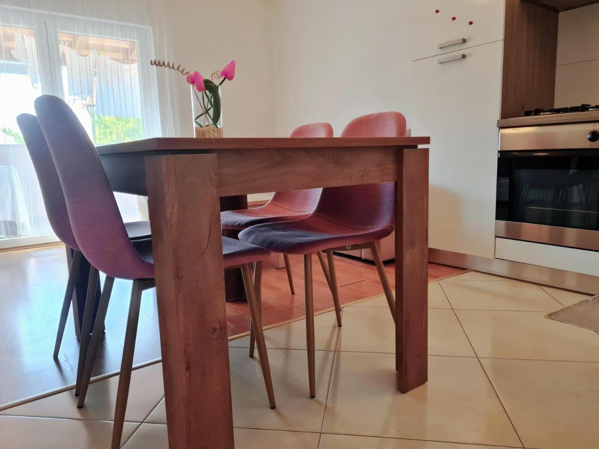 Apartment Nora Near The Beach Pula Bagian luar foto