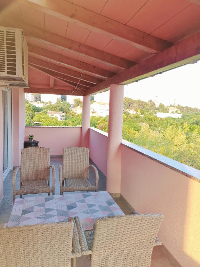 Apartment Nora Near The Beach Pula Bagian luar foto