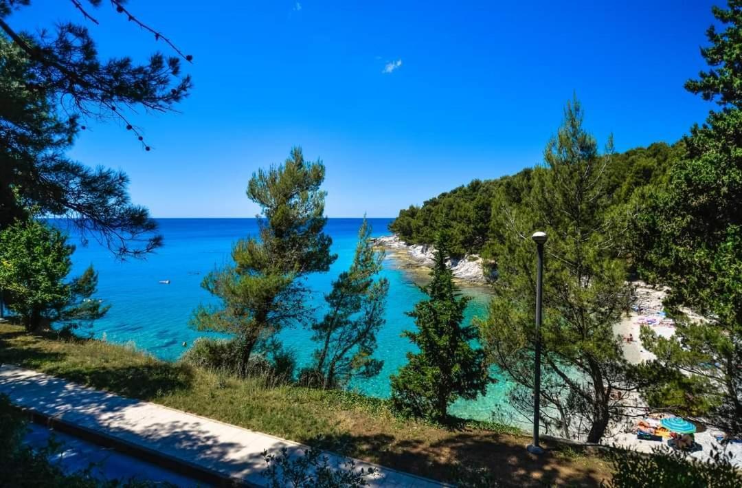 Apartment Nora Near The Beach Pula Bagian luar foto