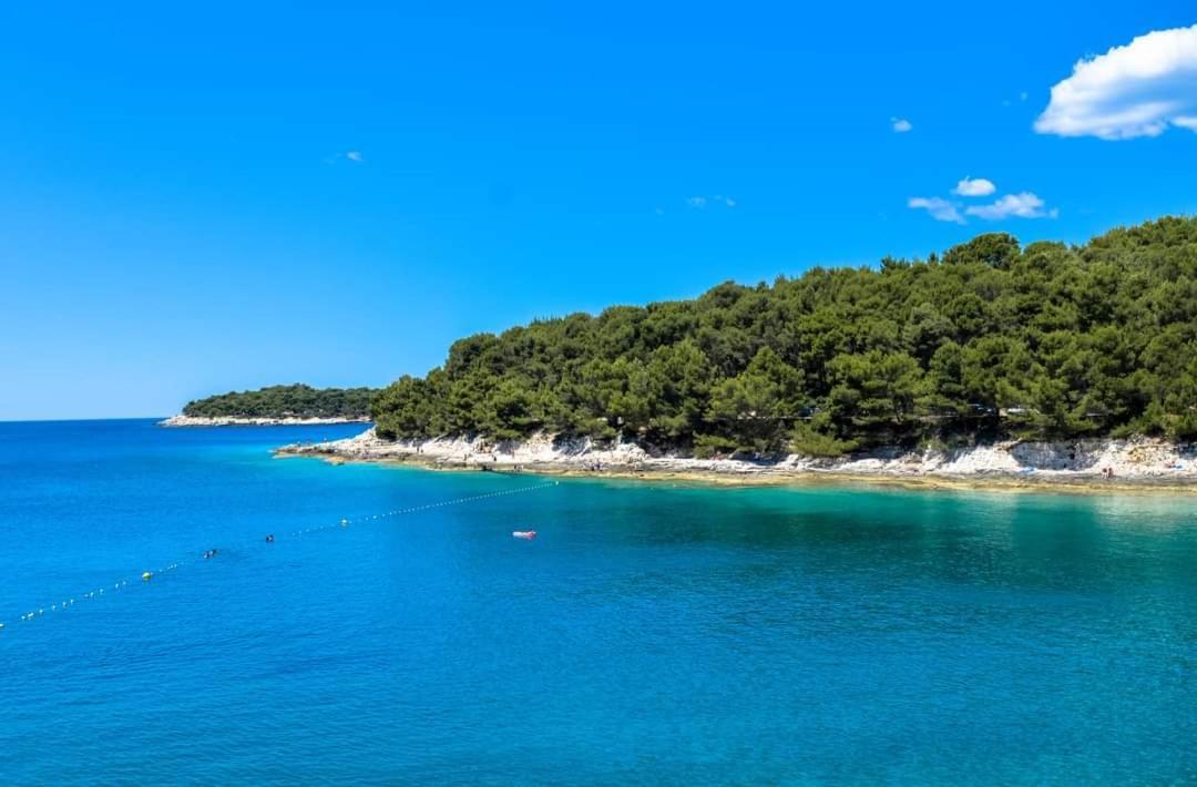 Apartment Nora Near The Beach Pula Bagian luar foto