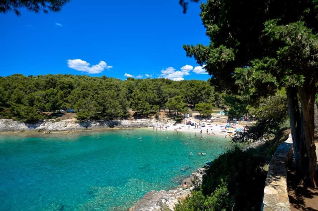 Apartment Nora Near The Beach Pula Bagian luar foto
